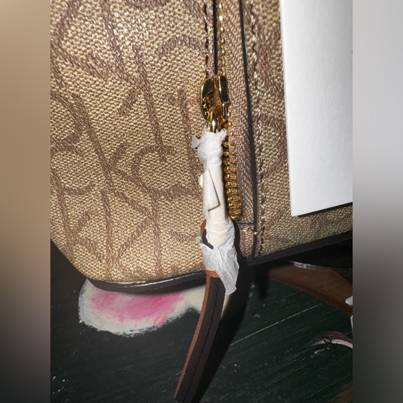 🏷️NWT Calvin Klein Louise monogram signature tote - Picture 4 of 10